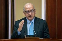 Fotografía de Leonardo Villar durante su intervención.