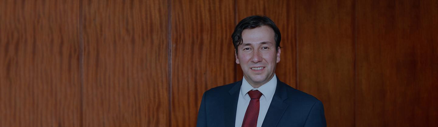 Color photograph of Andrés Murcia, Chief Officer for Monetary Operations and International Investments
